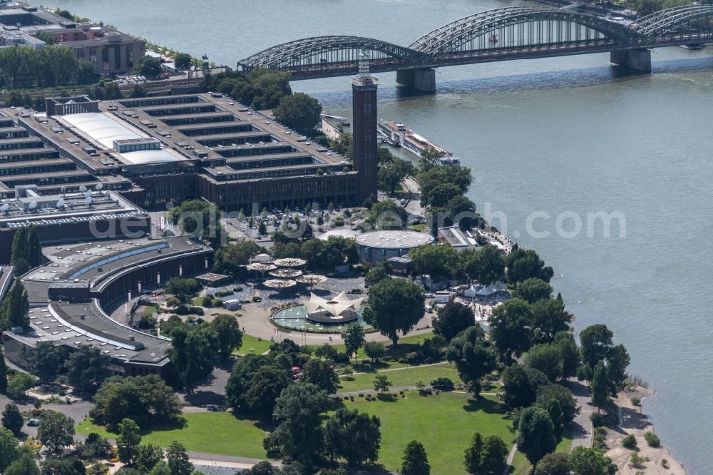 Aerial photograph Köln - Water - fountain in the Tanzbrunnen Koeln on Rheinparkweg in the district Innenstadt in Cologne in the state North Rhine-Westphalia, Germany