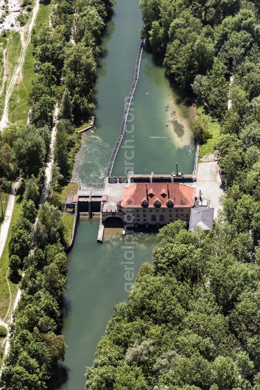 Aerial photograph München - Structure and dams of the waterworks and hydroelectric power plant Isar 1 on Isar in Munich in the state Bavaria, Germany