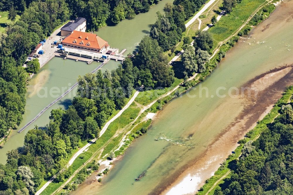 München from the bird's eye view: Structure and dams of the waterworks and hydroelectric power plant Isar 1 on Isar in Munich in the state Bavaria, Germany