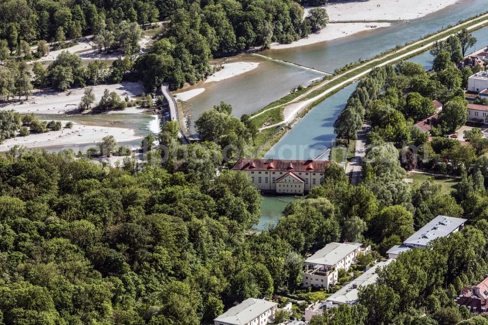 Aerial photograph München - Structure and dams of the waterworks and hydroelectric power plant Isarwerk 2 on Flaucher in Munich in the state Bavaria, Germany