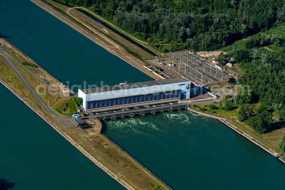 Aerial photograph Rhinau - Structure and dams of the waterworks and hydroelectric power plant Rhinau Hydroelectric Plant on rhine river in Assens in Grand Est, France