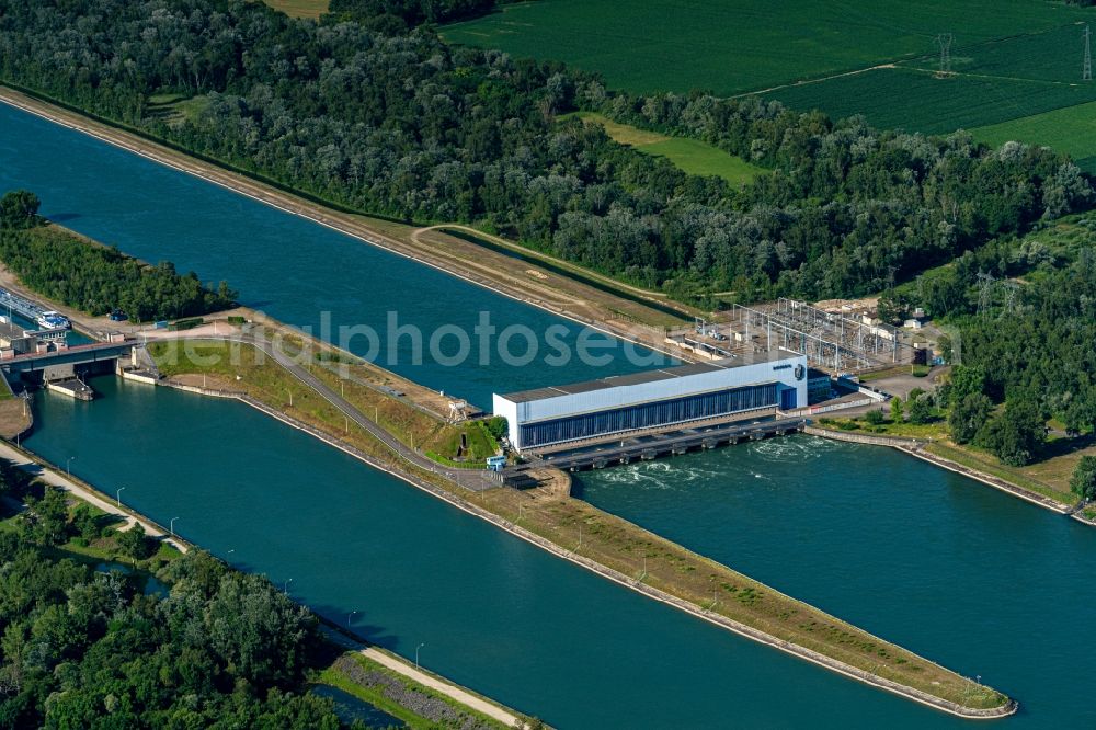Rhinau from the bird's eye view: Structure and dams of the waterworks and hydroelectric power plant Rhinau Hydroelectric Plant on rhine river in Assens in Grand Est, France