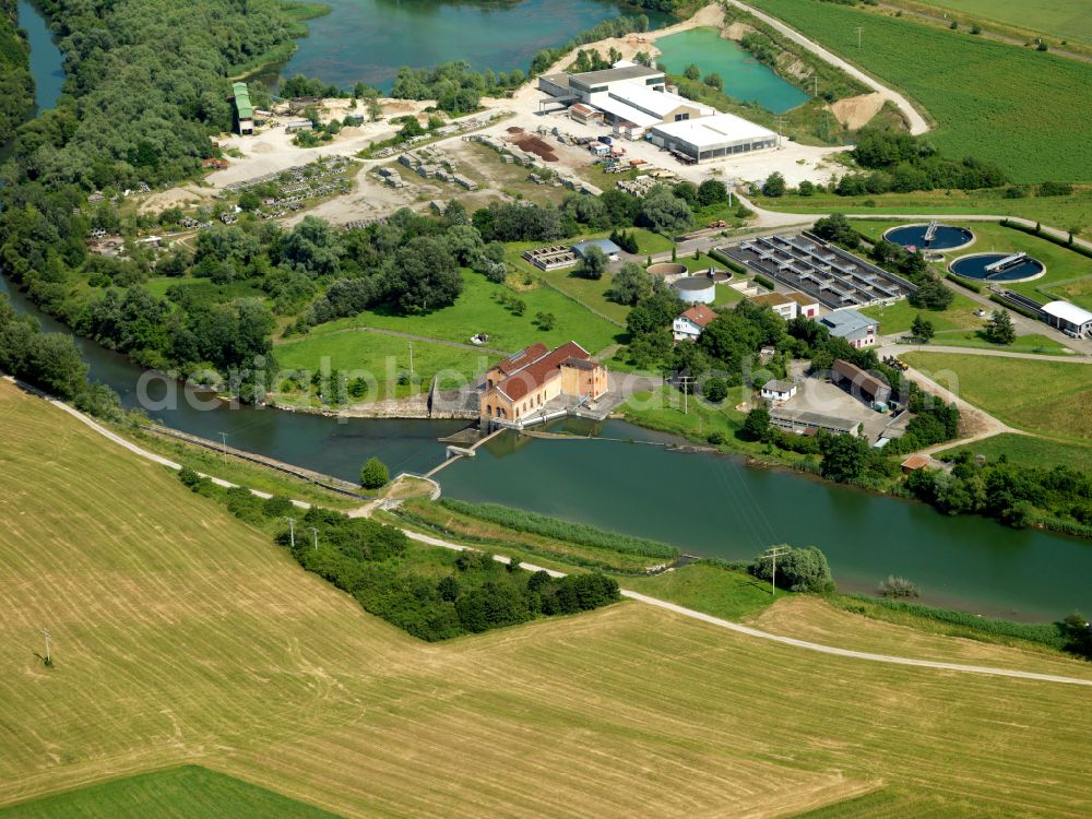 Kiebingen from the bird's eye view: Structure and dams of the waterworks and hydroelectric power station on the banks of the river Neckar on Arthur-Junghans-Strasse in Kiebingen in the state Baden-Wuerttemberg, Germany