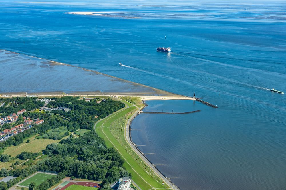 Cuxhaven from above - The Kugelbake in the Wadden Sea the North Sea coast in Sahlenburg in Cuxhaven in Lower Saxony. The Kugelbake is made of wood, navaids. Measured from the mean high tide to the middle of the small ball is their height 28.4 m. Down it goes on the sandy path to Doeser dike, right the water is the same