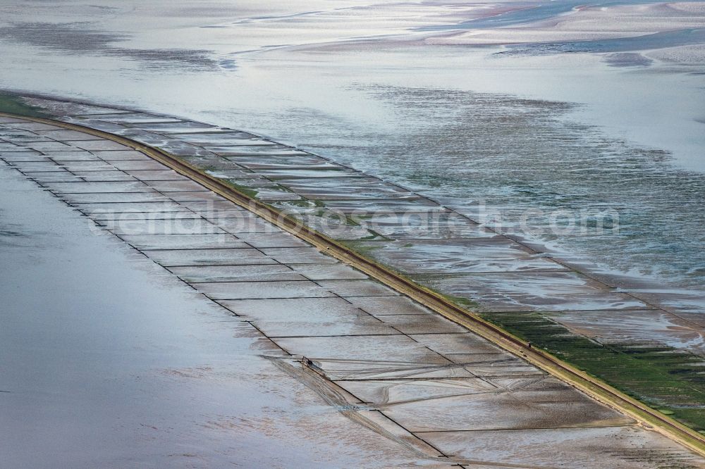 Rickelsbüll from the bird's eye view: Wadden Sea of North Sea Coast on Hindenburgdamm in Rickelsbuell in the state Schleswig-Holstein, Germany