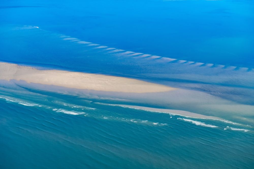 Nigehörn from above - Wadden Sea sandbanks off the North Sea coast of Cuxhaven, reef in the Hamburg Wadden Sea in front of Nigehoern and Scharhoern in the state Hamburg, Germany