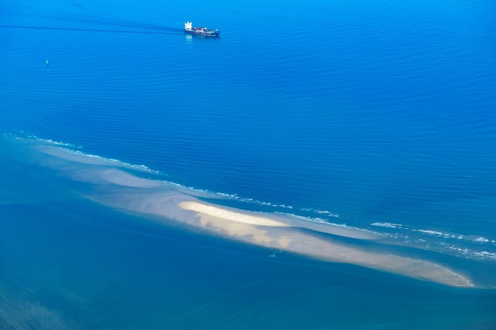 Aerial image Nigehörn - Wadden Sea sandbanks off the North Sea coast of Cuxhaven, reef in the Hamburg Wadden Sea in front of Nigehoern and Scharhoern in the state Hamburg, Germany