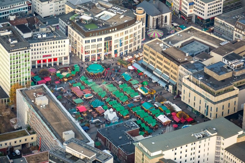 Essen from the bird's eye view: Christmassy market event grounds and sale huts and booths at the Kennedy square in Essen at Ruhrgebiet in the state North Rhine-Westphalia
