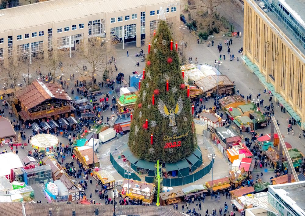 Aerial image Dortmund - Christmas - event site am grossen Weihnachtsbaum at the big Christmas tree on the Hansaplatz in the district City-West in Dortmund in the state North Rhine-Westphalia
