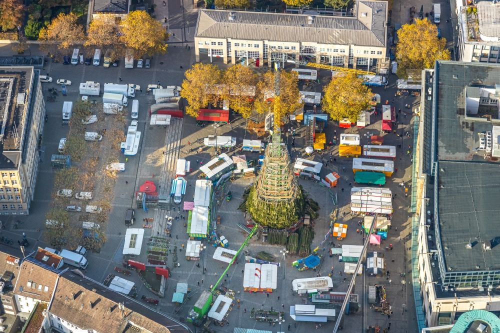 Dortmund from the bird's eye view: Christmassy market event grounds and sale huts and booths Dortmunder Weihnachtsmarkt in Dortmund in the state North Rhine-Westphalia , Germany