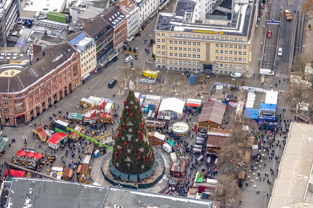 Dortmund from above - Christmassy market event grounds and sale huts and booths Dortmunder Weihnachtsmarkt on street Hansastrasse in Dortmund at Ruhrgebiet in the state North Rhine-Westphalia , Germany
