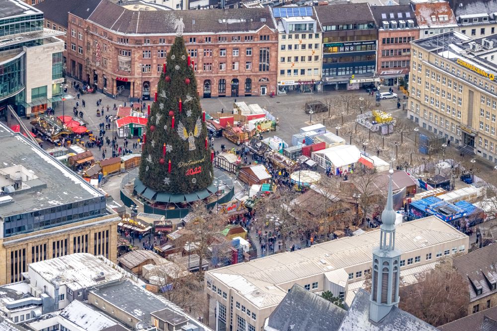 Dortmund from above - Christmassy market event grounds and sale huts and booths Dortmunder Weihnachtsmarkt on street Hansastrasse in Dortmund at Ruhrgebiet in the state North Rhine-Westphalia , Germany