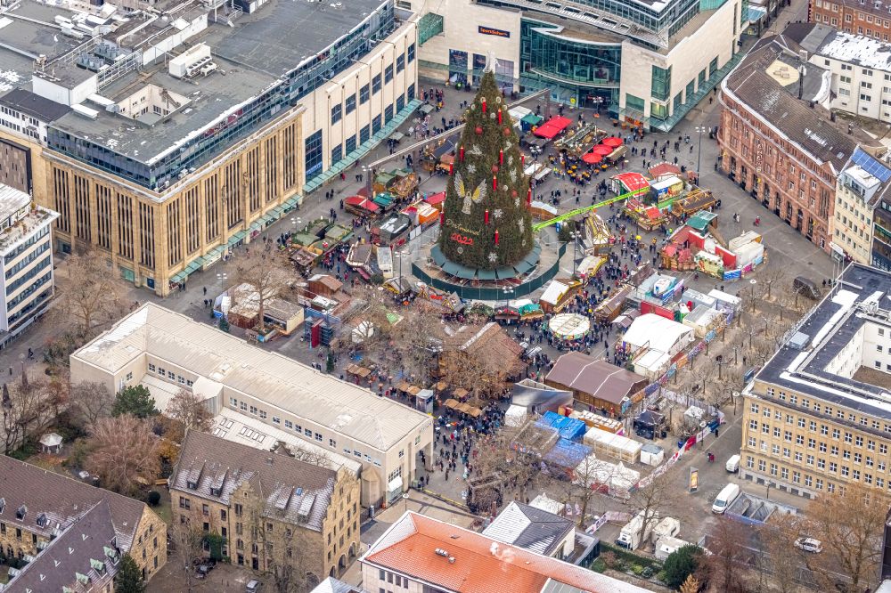 Dortmund from the bird's eye view: Christmassy market event grounds and sale huts and booths Dortmunder Weihnachtsmarkt on street Hansastrasse in Dortmund at Ruhrgebiet in the state North Rhine-Westphalia , Germany