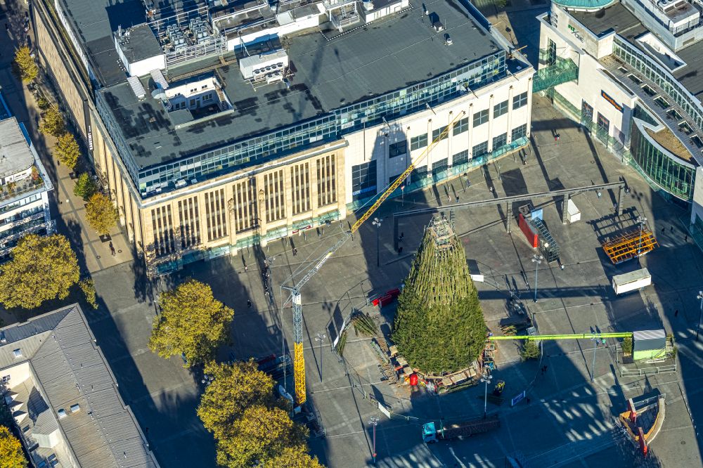 Aerial photograph Dortmund - Christmassy market event grounds and sale huts and booths Dortmunder Weihnachtsmarkt on street Hansastrasse in Dortmund at Ruhrgebiet in the state North Rhine-Westphalia , Germany