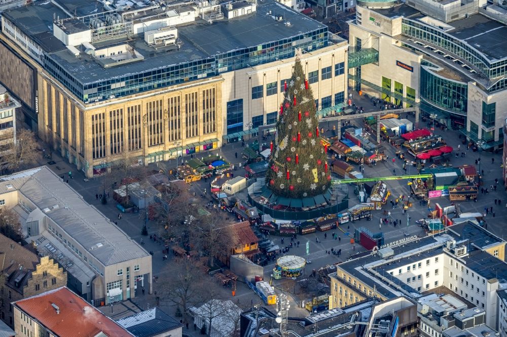 Dortmund from above - Christmassy market event grounds and sale huts and booths on Friedensplatz in the district City-Ost in Dortmund at Ruhrgebiet in the state North Rhine-Westphalia, Germany