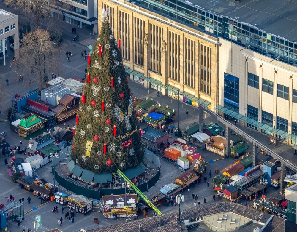 Aerial photograph Dortmund - Christmassy market event grounds and sale huts and booths on Friedensplatz in the district City-Ost in Dortmund at Ruhrgebiet in the state North Rhine-Westphalia, Germany