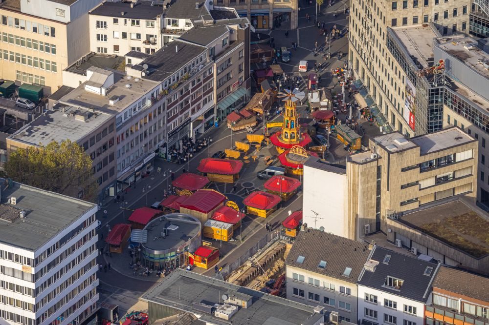 Aerial photograph Bochum - Christmassy market event grounds and sale huts and booths on the Dr.-Ruer-Platz in the district Innenstadt in Bochum at Ruhrgebiet in the state North Rhine-Westphalia, Germany