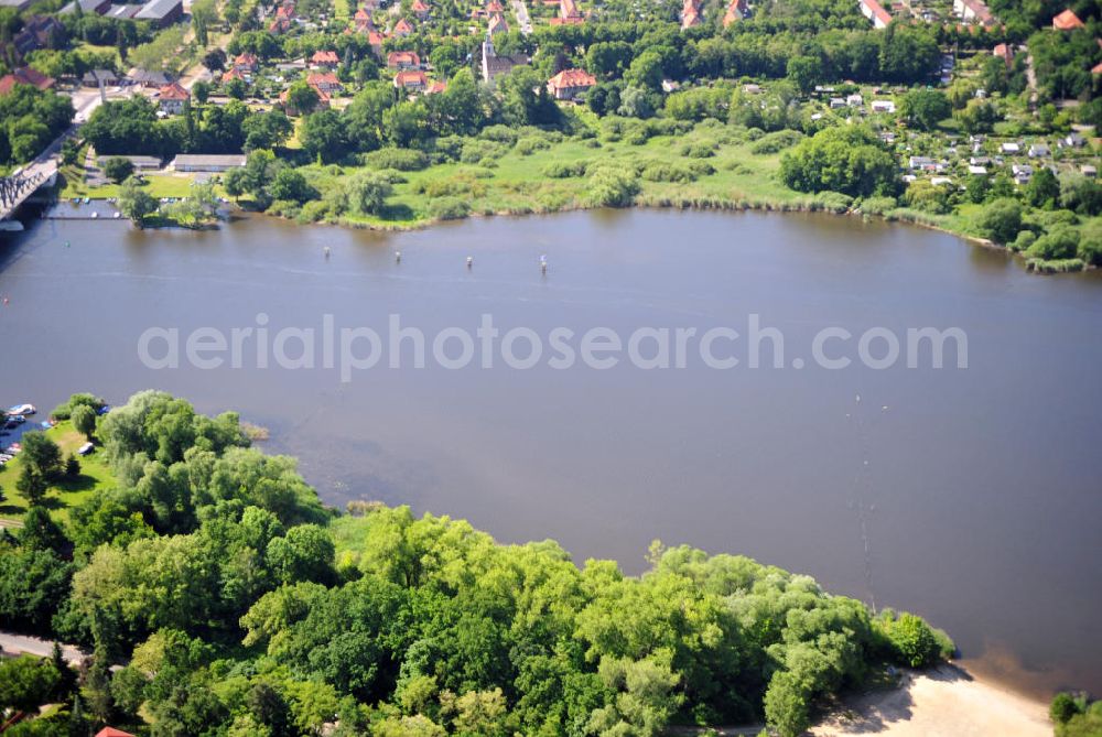 Aerial image Brandenburg OT Plaue - Ufer am Wendsee im Ortsteil Plaue. Lakeside at the lake Wendsee.