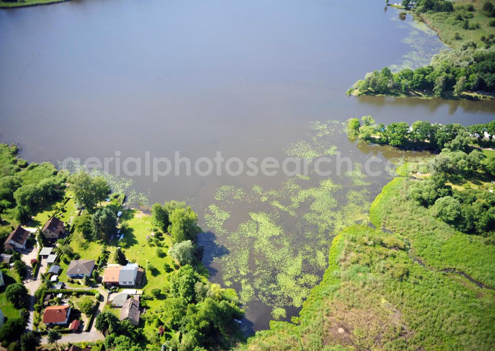 Aerial image Brandenburg OT Plaue - Ufer am Wendsee im Ortsteil Plaue. Lakeside at the lake Wendsee.