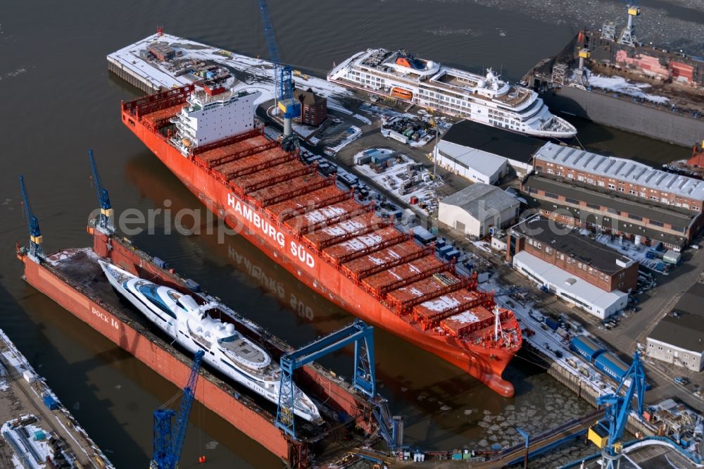 Aerial photograph Hamburg - Shipyard - site of the Blohm + Voss in the district Kleiner Grasbrook in Hamburg