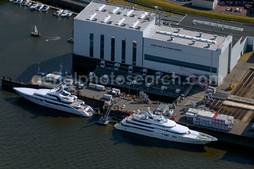Aerial photograph Lemwerder - Shipyard on the banks of the Weser river in Lemwerder in the state Lower Saxony, Germany