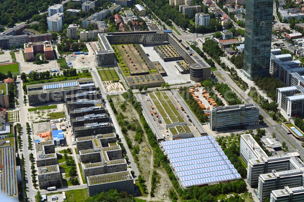 München from the bird's eye view: Building and production halls on the premises of Abfallwirtschaftsbetrieb Muenchen on Georg-Brauchle-Ring in Munich in the state Bavaria, Germany