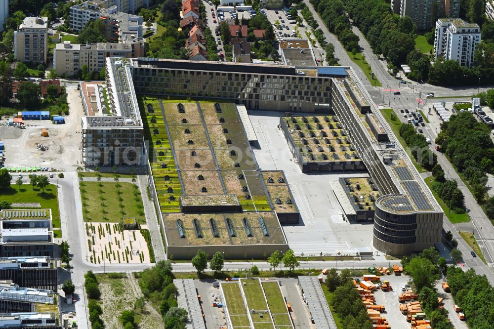 München from above - Building and production halls on the premises of Abfallwirtschaftsbetrieb Muenchen on Georg-Brauchle-Ring in Munich in the state Bavaria, Germany