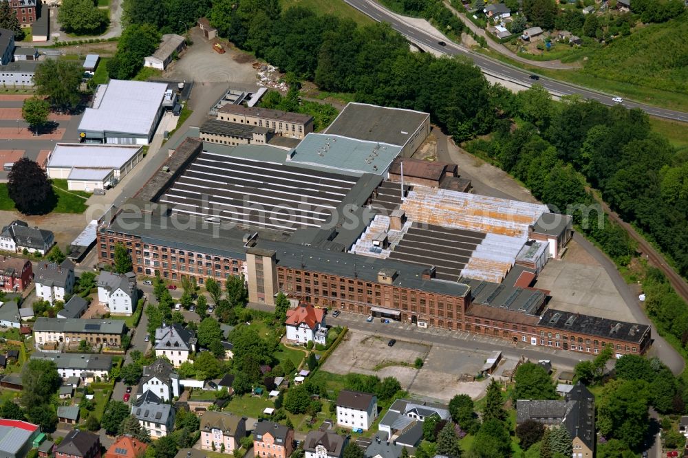 Flöha from the bird's eye view: Building and production halls on the premises of Altran Deutschland S.A.S. & Co. KG and of OTEX Textilveredlung GmbH on Heinrich-Heine-Strasse in Floeha in the state Saxony, Germany