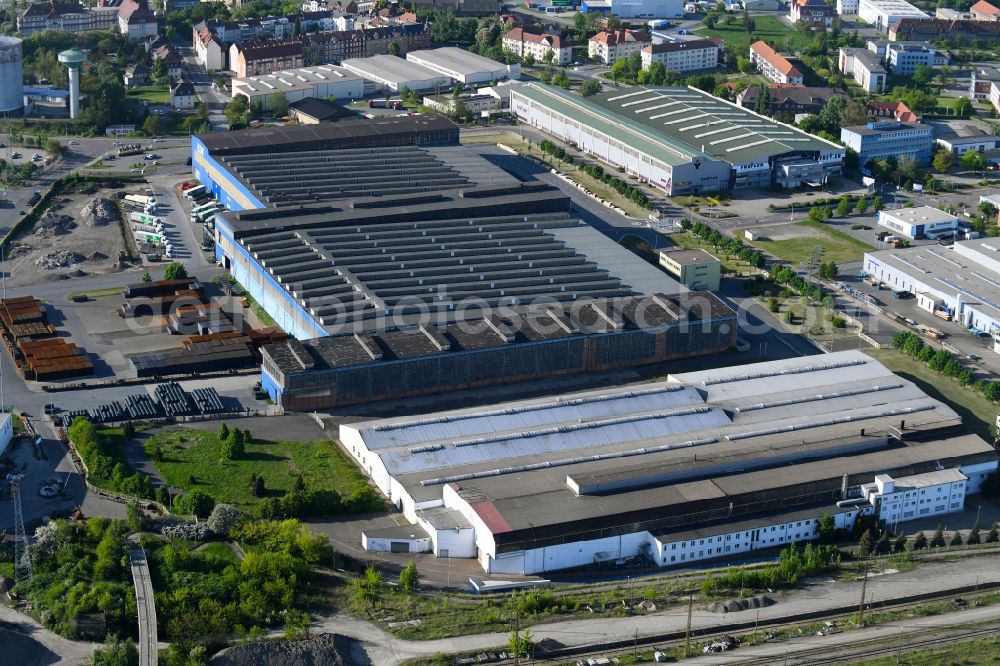 Aerial image Riesa - Building and production halls on the premises of Arbonia Riesa GmbH on Heinrich-Schoenberg-Strasse in Riesa in the state Saxony, Germany
