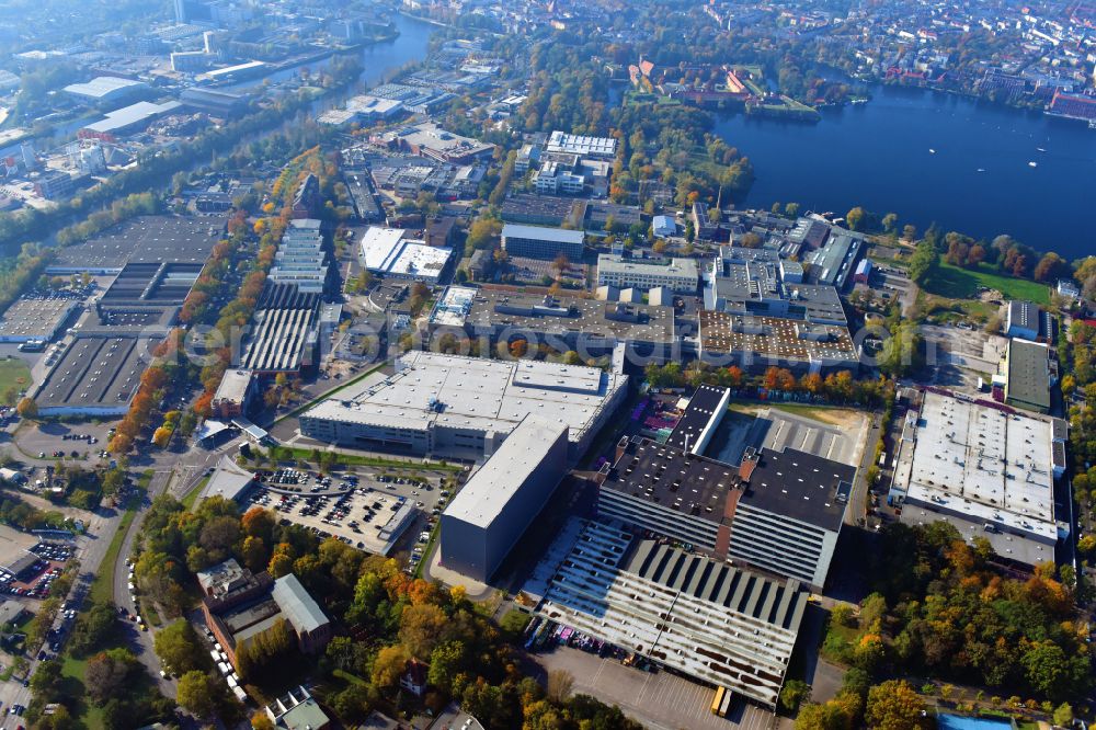 Aerial photograph Berlin - Factory area of the Bayerische Motoren Werke of BMW AG motorcycle plant at the Juliusturm in the district of Spandau in Berlin, Germany