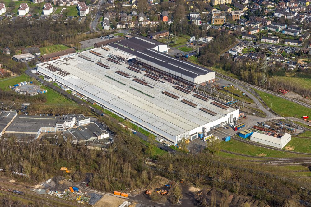Dinslaken from the bird's eye view: Building and production halls on the premises of BENTELER International Aktiengesellschaft at the Luisenstrasse in Dinslaken in the state North Rhine-Westphalia, Germany