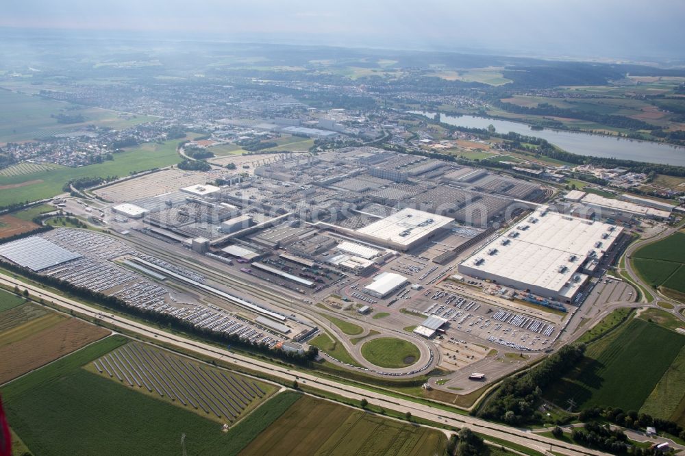 Dingolfing from the bird's eye view: Building and production halls on the premises of BMW facility in Dingolfing in the state Bavaria