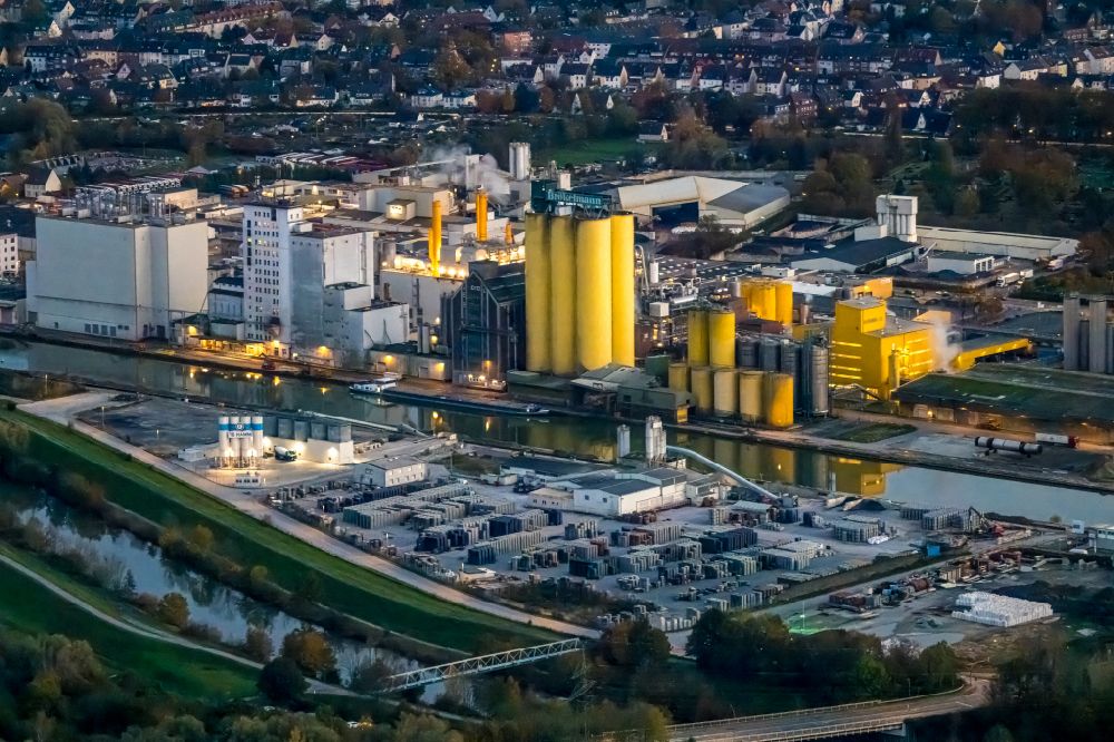 Hamm from the bird's eye view: Buildings and production halls on the factory premises of Broekelmann + Co., Oelmuehle und Verwaltungs-GmbH on Hafenstrasse in Hamm in the state North Rhine-Westphalia, Germany