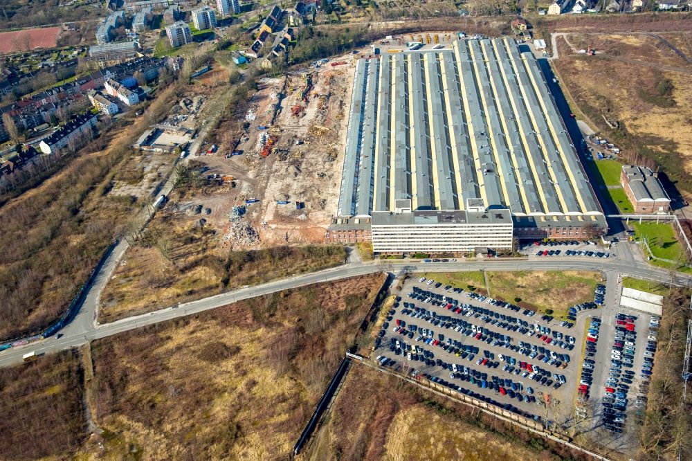 Essen from above - Building and production halls on the premises of Cantec GmbH & Co. KG on Helenenstrasse in Essen in the state North Rhine-Westphalia