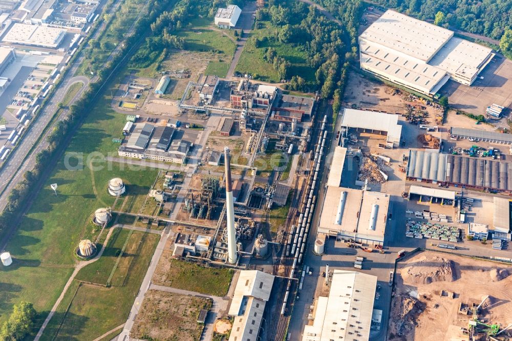 Köln from the bird's eye view: Building and production halls on the premises of the chemical manufacturers Carbosulf Chemische factorye in Cologne in the state North Rhine-Westphalia, Germany