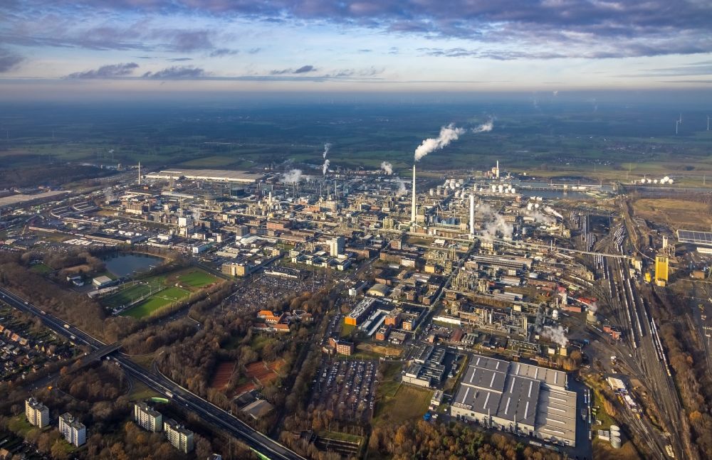 Marl from above - Aerial view of buildings and production halls on the site of the chemical producer Chemiepark Marl, formerly Chemische Werke Huels AG on Paul-Baumann Strasse in Marl in the German state of North Rhine-Westphalia
