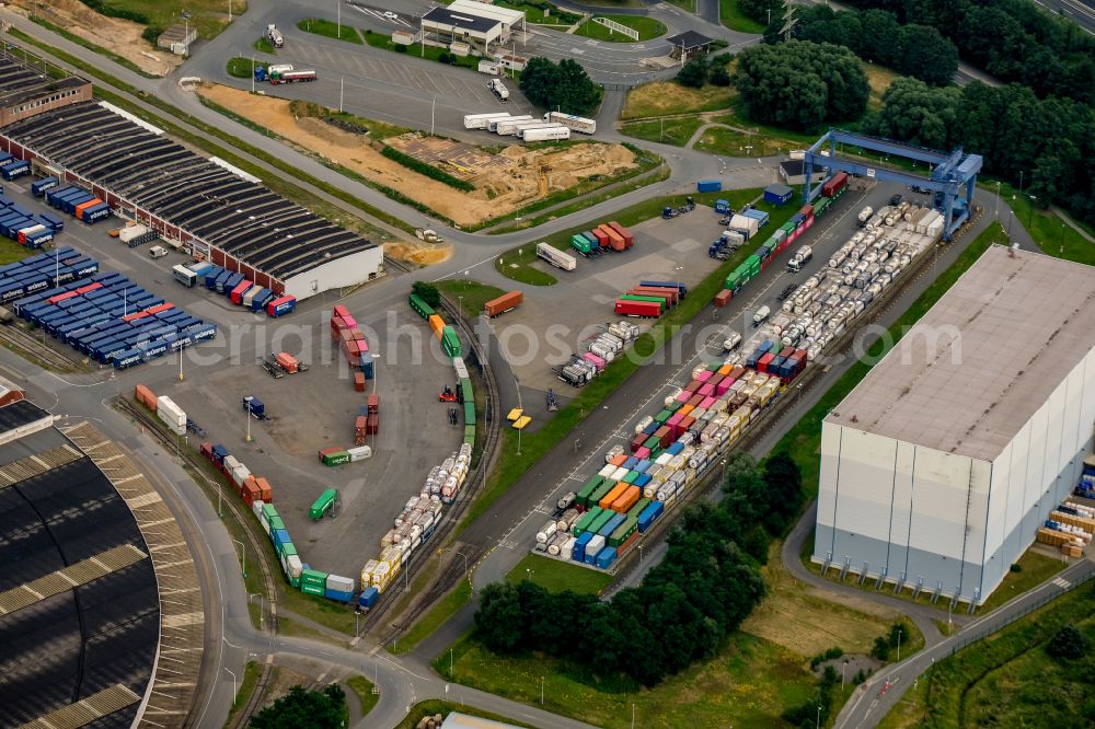 Marl from the bird's eye view: Aerial view of buildings and production halls on the site of the chemical producer Chemiepark Marl, formerly Chemische Werke Huels AG on Paul-Baumann Strasse in Marl in the German state of North Rhine-Westphalia