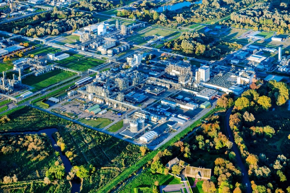Stade from above - Buildings and production halls on the factory premises of the chemical producer Dow Deutschland Anlagengesellschaft mbH, Olin, Dupont, in Stade in the state Lower Saxony, Germany