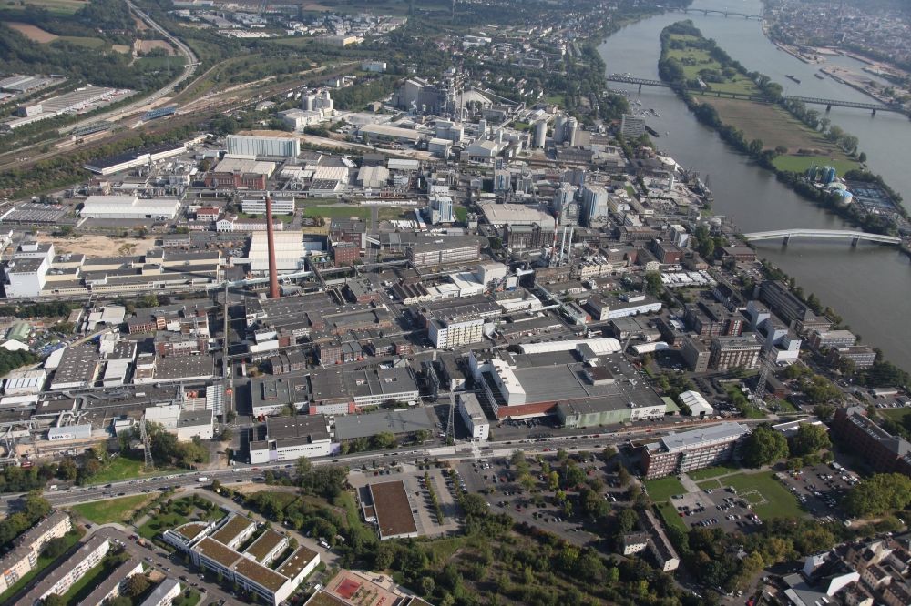 Aerial photograph Wiesbaden - Building and production halls on the premises of the chemical manufacturers Dyckerhoff AG in Wiesbaden in the state Hesse
