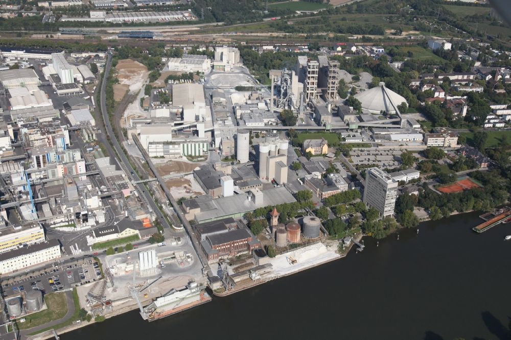 Aerial image Wiesbaden - Building and production halls on the premises of the chemical manufacturers Dyckerhoff AG in Wiesbaden in the state Hesse