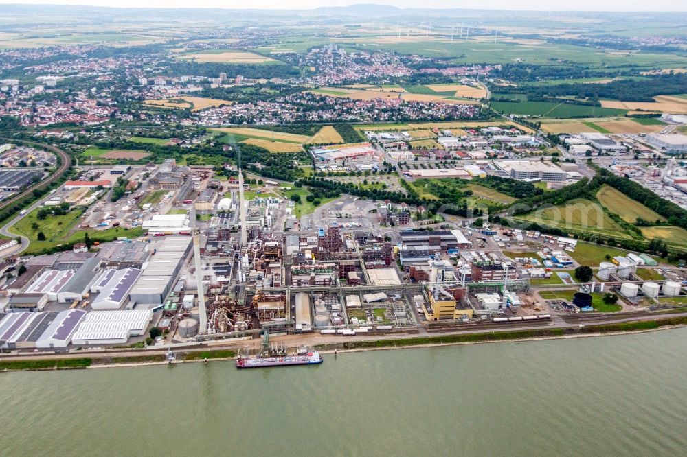 Aerial photograph Worms - Building and production halls on the premises of the chemical manufacturers Evonik in Worms in the state Rhineland-Palatinate, Germany