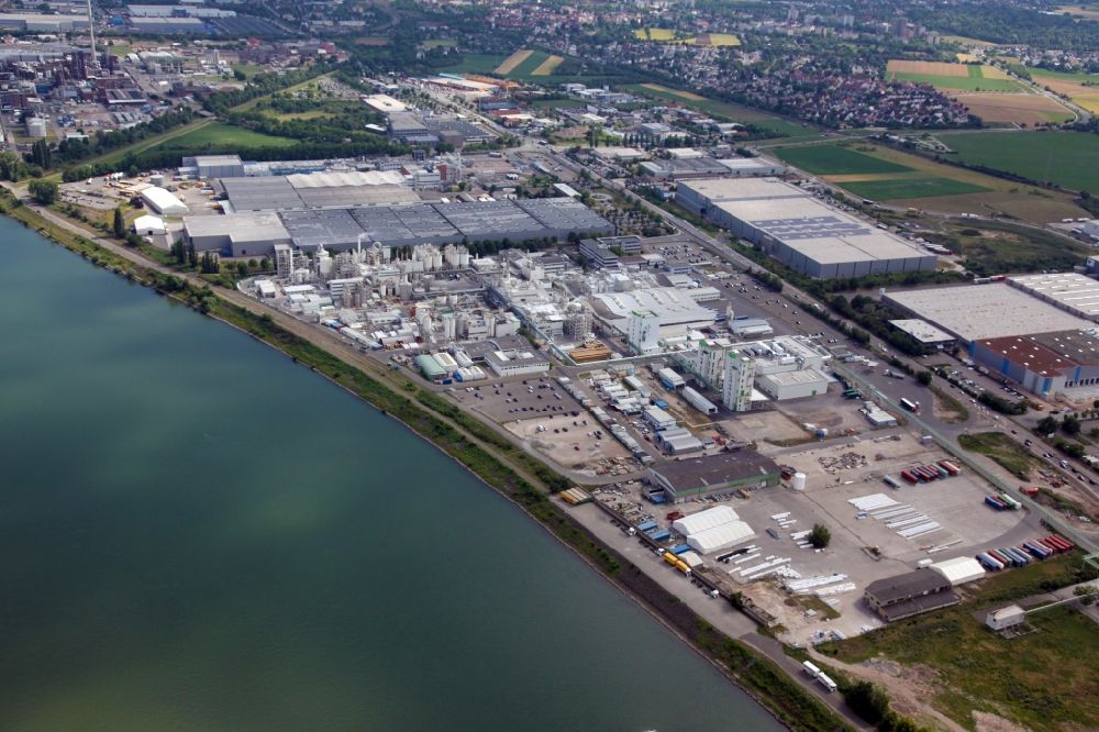 Worms from above - Building and production halls on the premises of the chemical manufacturers Grace GmbH & Co KG in Worms in the state Rhineland-Palatinate, Germany