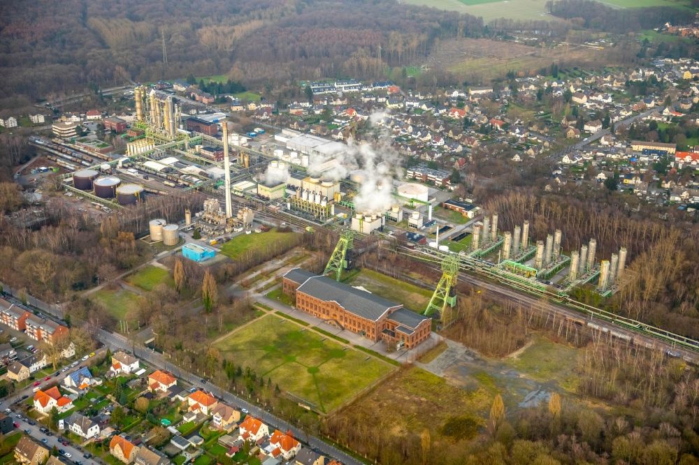 Aerial photograph Gladbeck - Building and production halls on the premises of the chemical manufacturers Ineos Phenol GmbH in the district Zweckel in Gladbeck at Ruhrgebiet in the state North Rhine-Westphalia