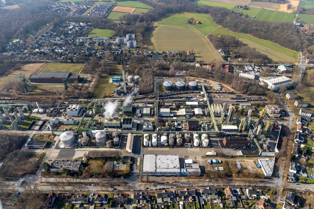 Aerial image Gladbeck - Building and production halls on the premises of the chemical manufacturers Ineos Phenol GmbH on street Arenbergstrasse in the district Zweckel in Gladbeck at Ruhrgebiet in the state North Rhine-Westphalia, Germany
