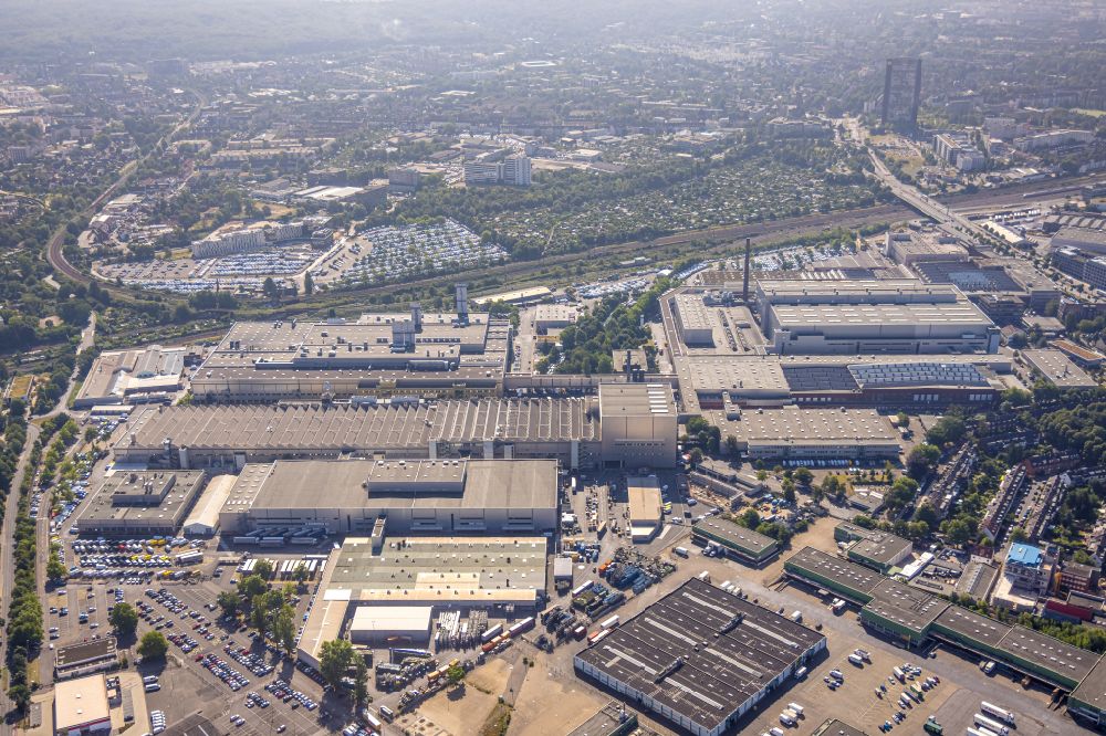 Aerial image Düsseldorf - Building and production halls on the premises of Daimler AG on Rather Strasse in Duesseldorf in the state North Rhine-Westphalia, Germany