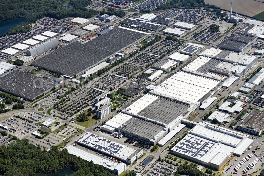 Wörth am Rhein from above - Building and production halls on the premises of Daimler AG - Truck-production in the district Automobilwerk Woerth in Woerth am Rhein in the state Rhineland-Palatinate, Germany
