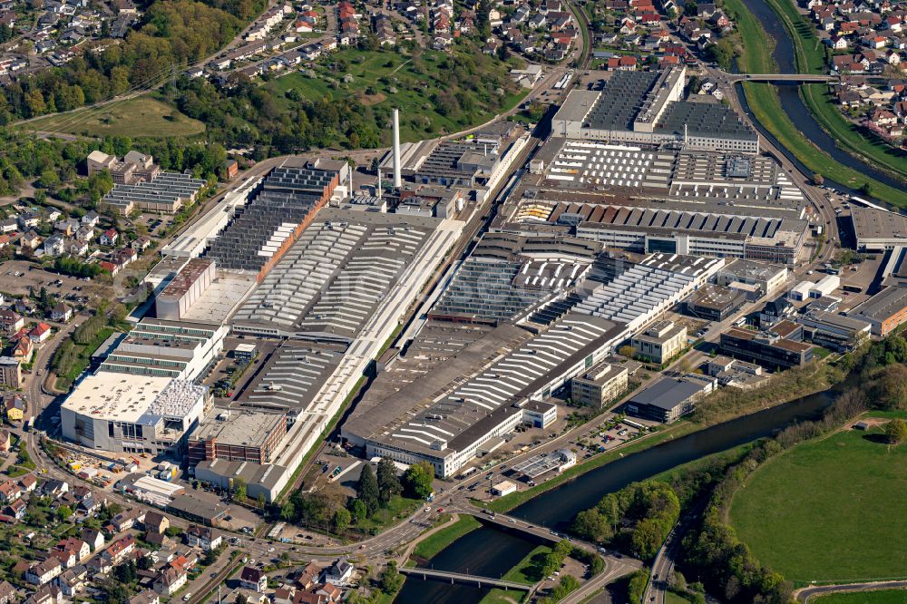Gaggenau from above - Building and production halls on the premises of Daimler AG Mercedes-Benz Site Gaggenau in Gaggenau in the state Baden-Wurttemberg