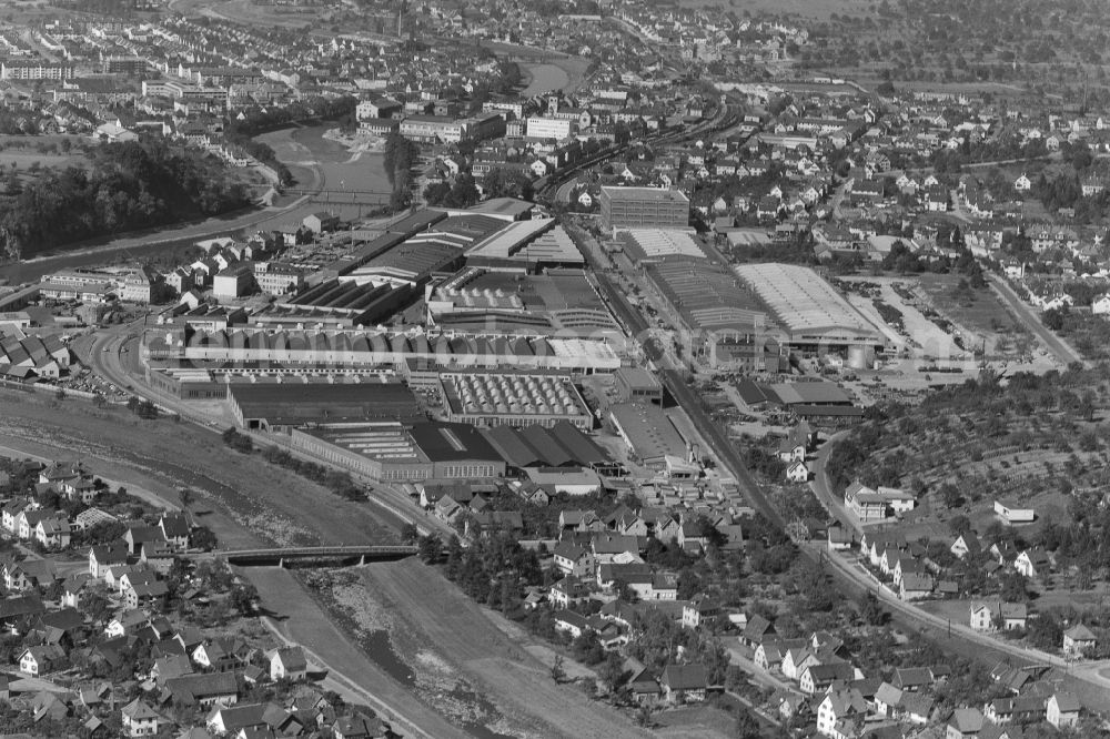 Aerial image Gaggenau - Building and production halls on the premises of Daimler AG Mercedes-Benz Site Gaggenau in Gaggenau in the state Baden-Wurttemberg