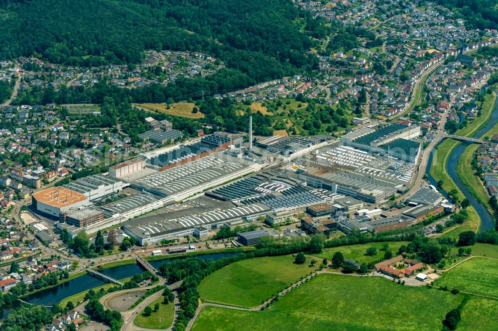 Gaggenau from above - Building and production halls on the premises of Daimler AG Mercedes-Benz Site Gaggenau in Gaggenau in the state Baden-Wuerttemberg