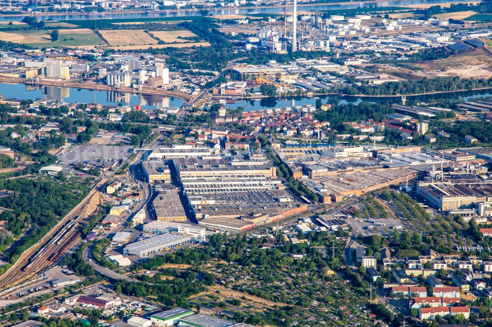 Mannheim from above - Building and production halls on the premises of Daimler Truck AG, Motorenwerk Mannheim and EvoBus GmbH on Mercedesstrasse in Mannheim in the state Baden-Wuerttemberg, Germany
